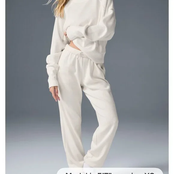 Alo Waffle Weekend Escape Jogger Size Medium - Picture 2 of 4